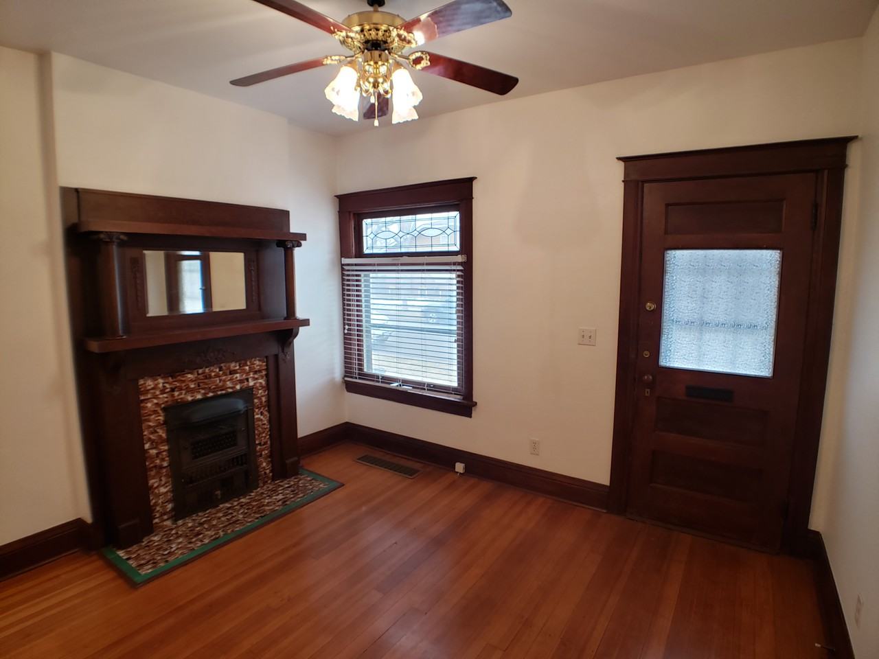123 E Exposition Ave - Photo 2 of 7