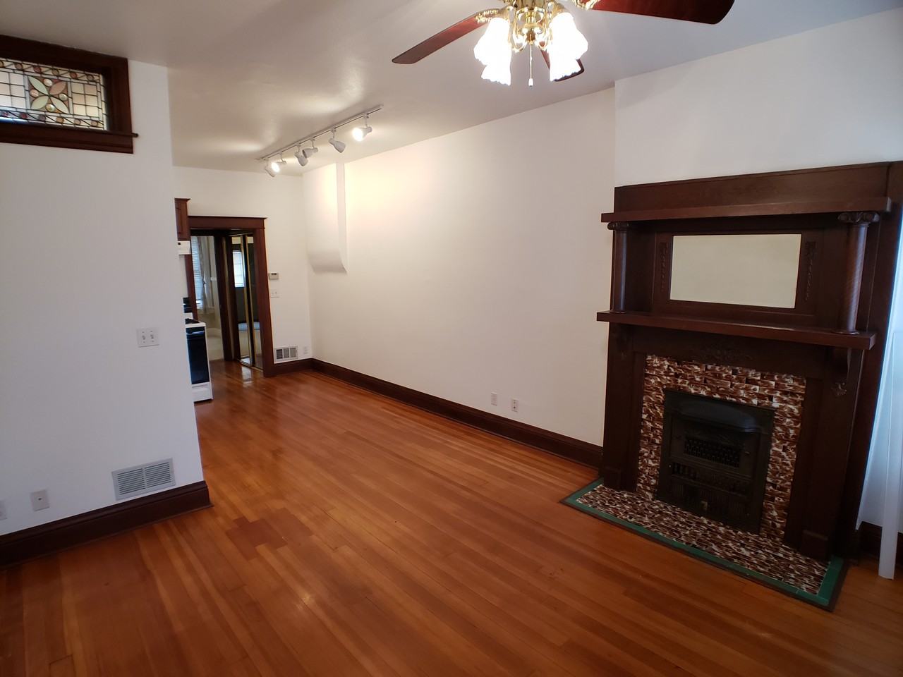 123 E Exposition Ave - Photo 3 of 7