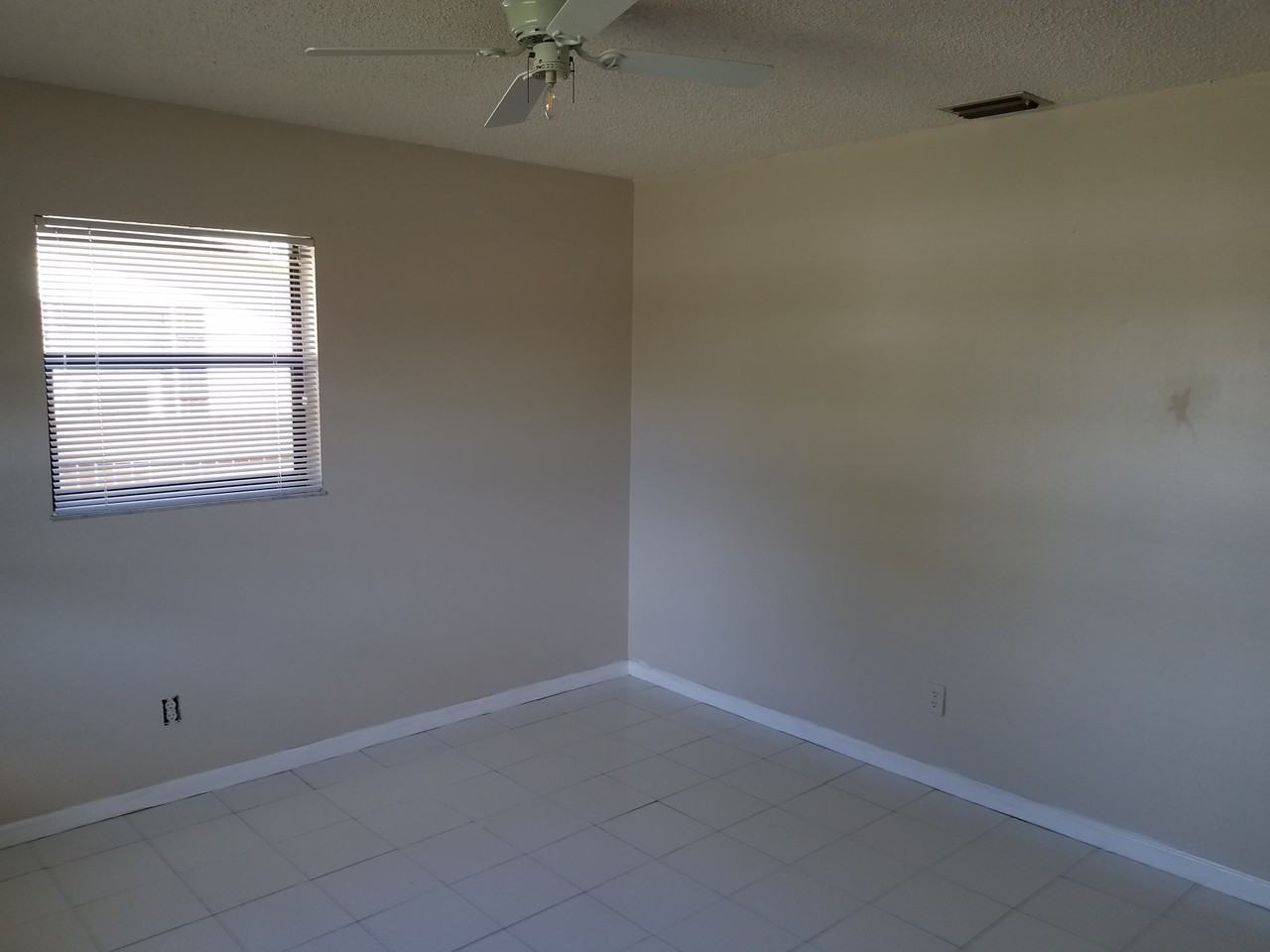 1717 Ruth St - Photo 2 of 6