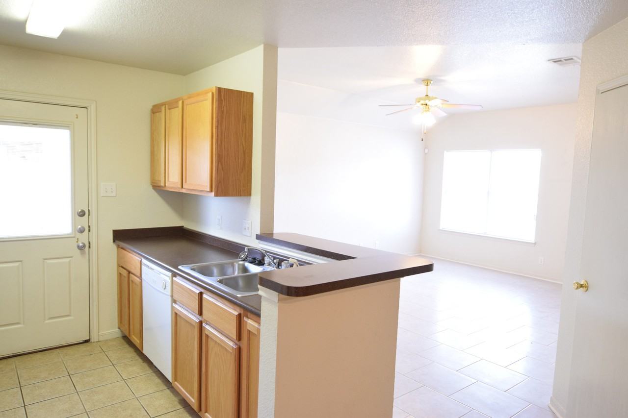 2103 Schorn Dr - Photo 6 of 26
