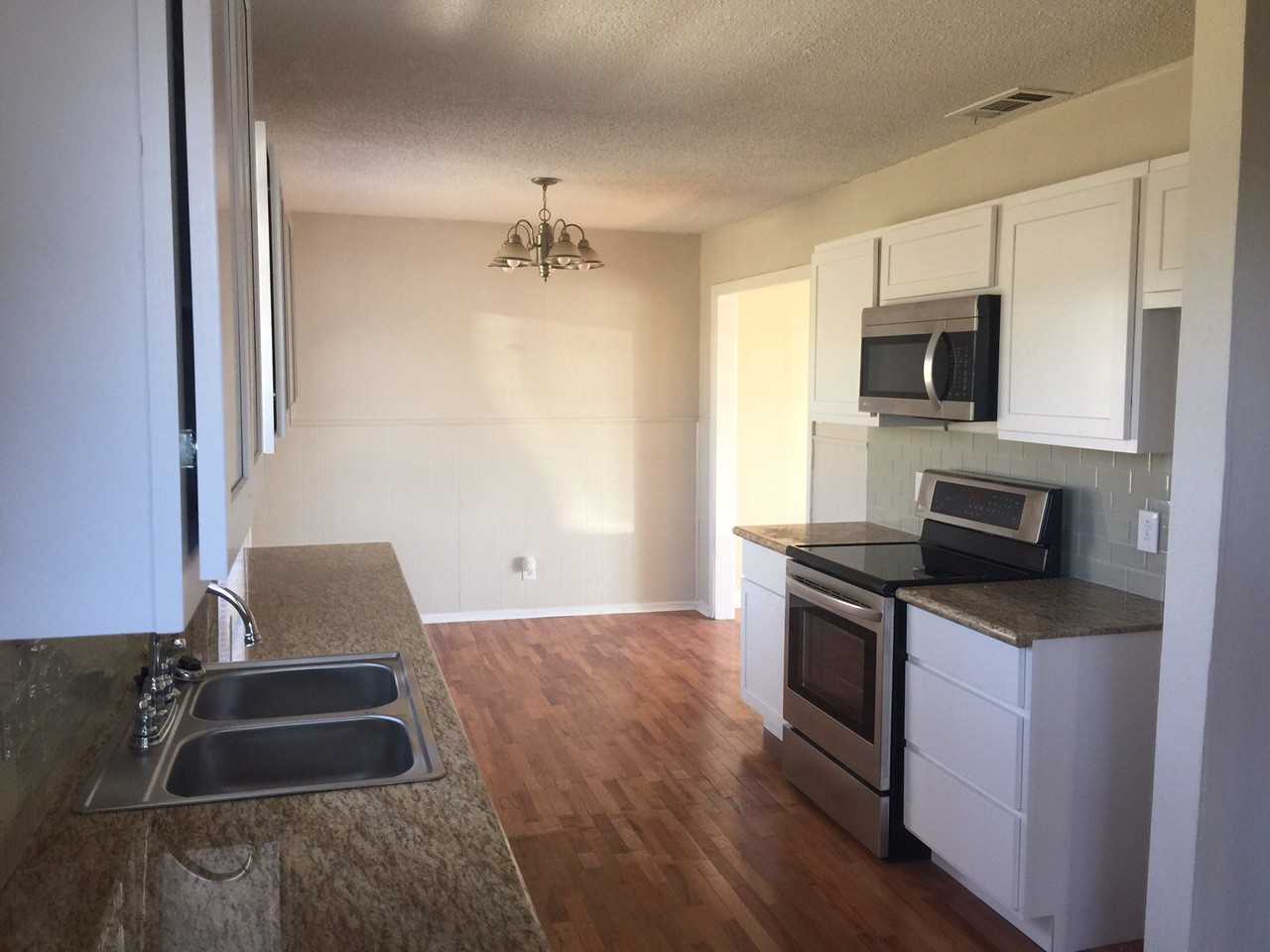 3012 33rd St - Photo 3 of 10