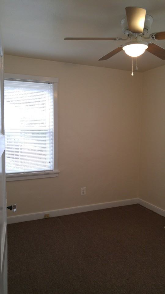 718 Yorkshire Dr - Photo 3 of 19