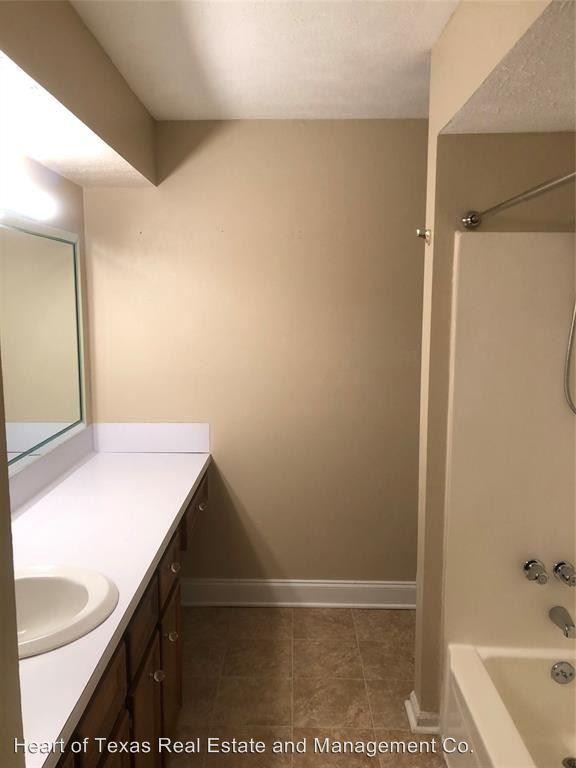 2210 Crosstimbers St - Photo 3 of 3