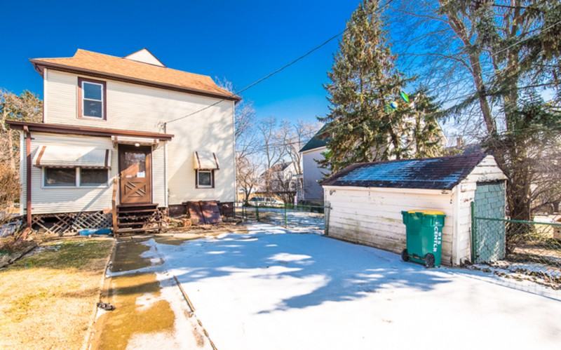 815 N Center St - Photo 3 of 34