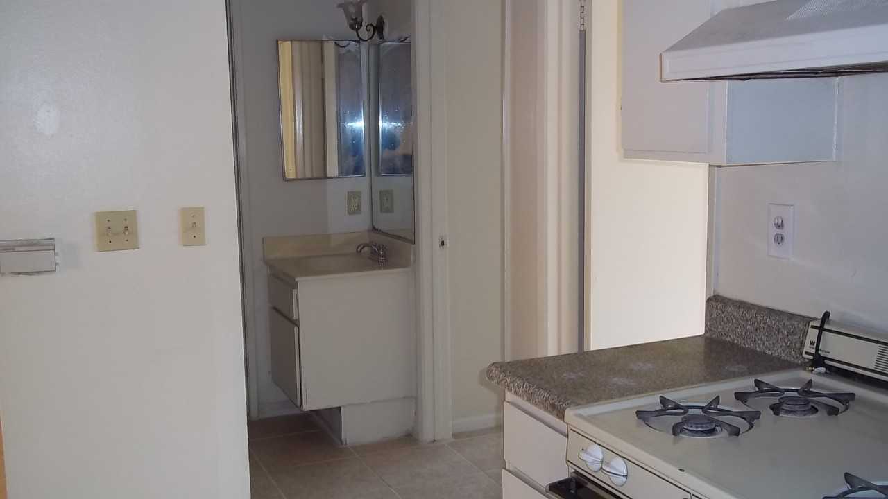 Delano Manor - Photo 4 of 17