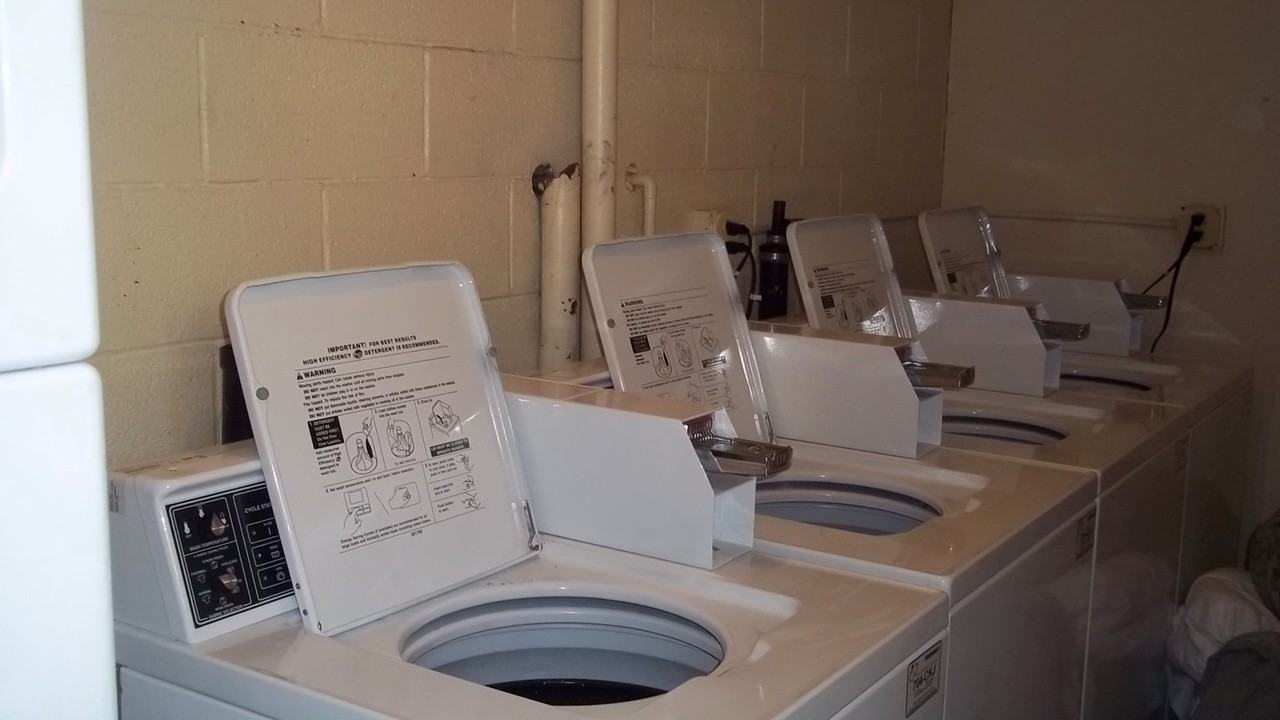 Delano Manor - Photo 7 of 17