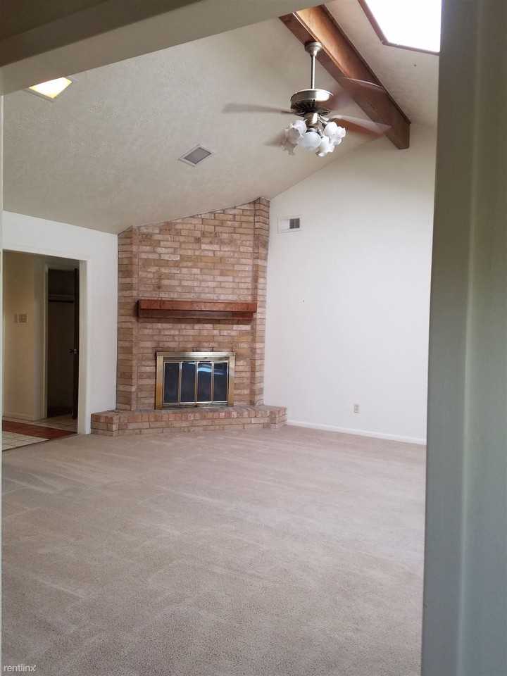 2309 Windsor Dr - Photo 3 of 12