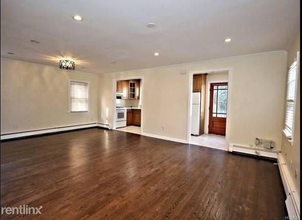 Renovated 2 Bedroom 1.5 Bath in Duplex - W/D In Unit - Pets Welcome - Parking - Rye - Photo 3 of 9