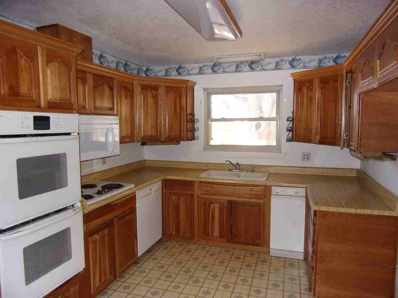 8504 Edgemere Blvd - Photo 3 of 14