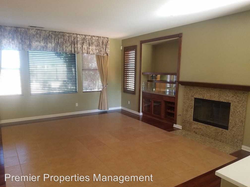 5072 Crescent Bay Dr - Photo 2 of 14