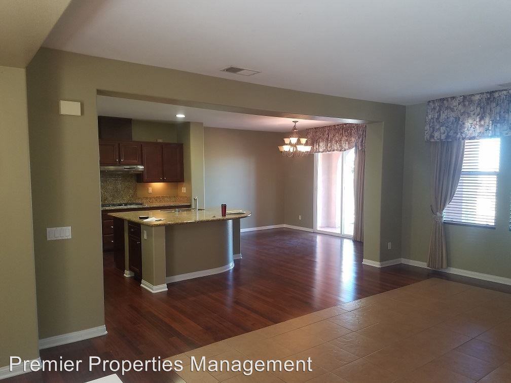 5072 Crescent Bay Dr - Photo 3 of 14