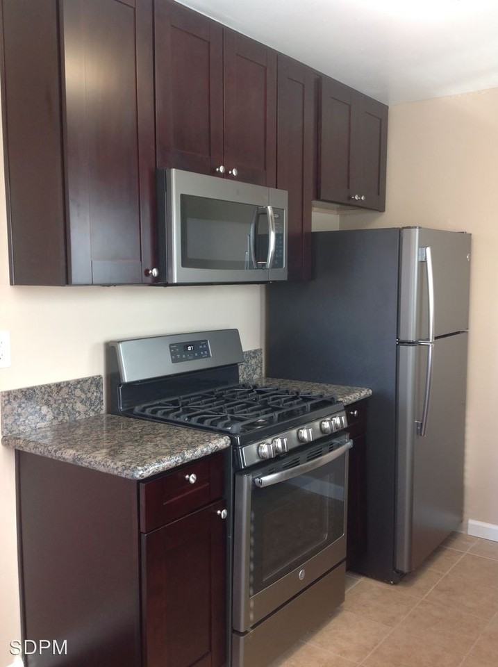 3713-3711 Wilson St - Photo 2 of 12