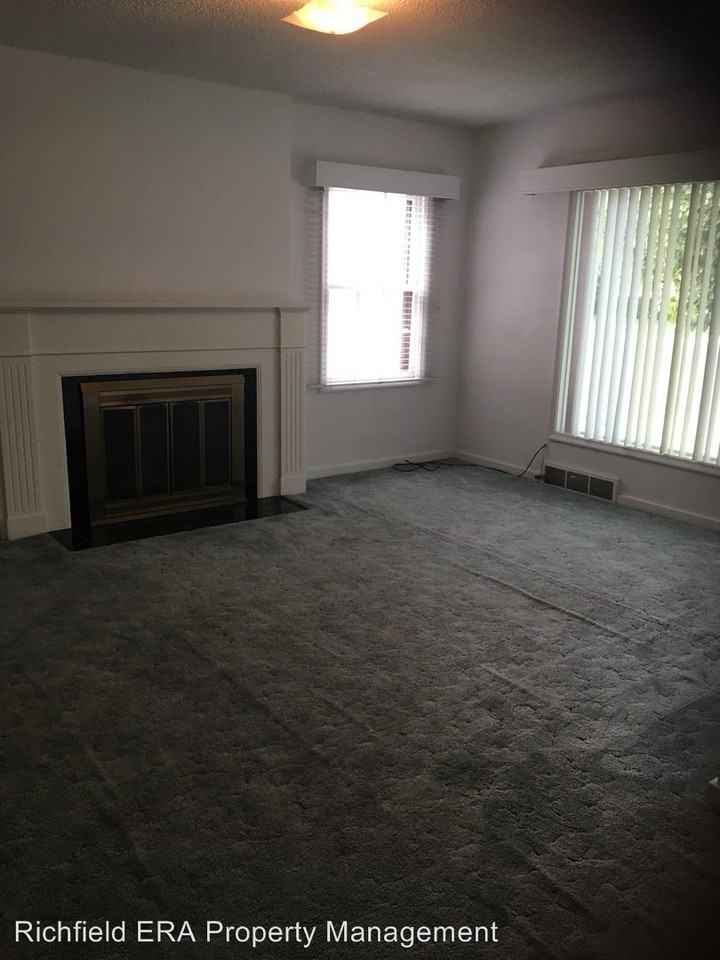 136 N 300 W - Photo 2 of 7