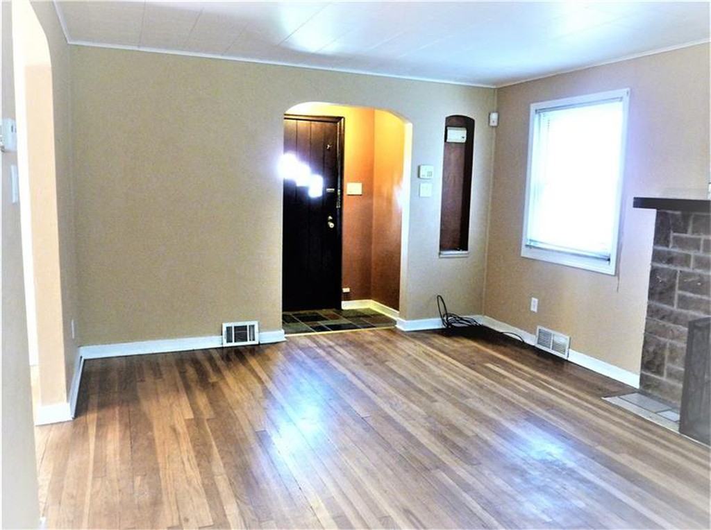 1207 Marshall Ave - Photo 3 of 21