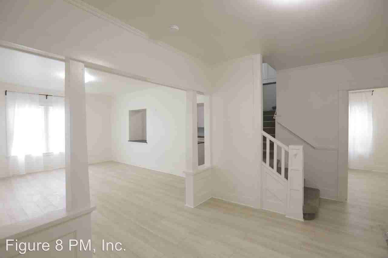 204 W 47th St - Photo 2 of 13