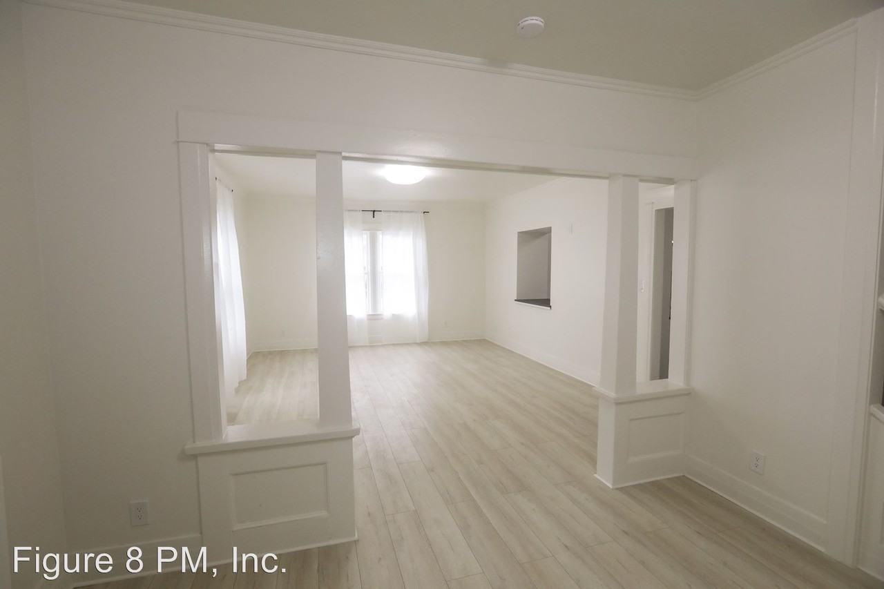 204 W 47th St - Photo 3 of 13