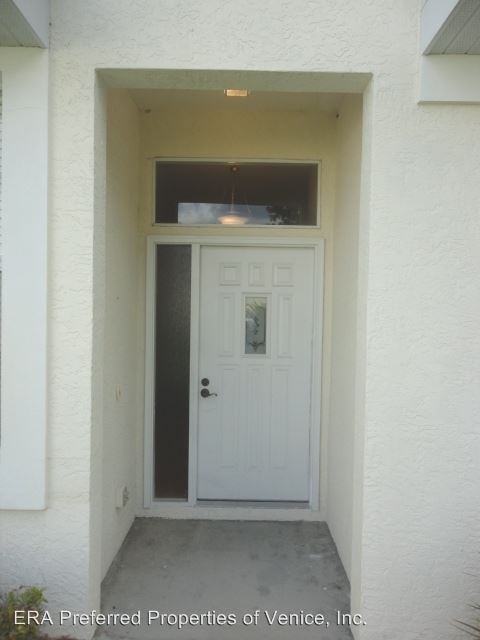 459 Bermuda Isles Cir - Photo 2 of 40