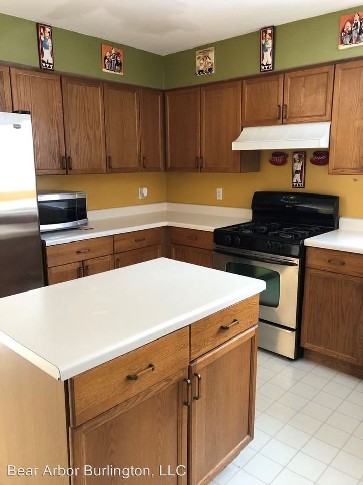 10900 67th Pl - Photo 3 of 15