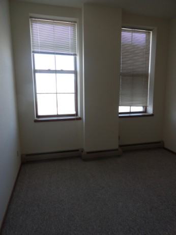 415 S Water St - Photo 4 of 10