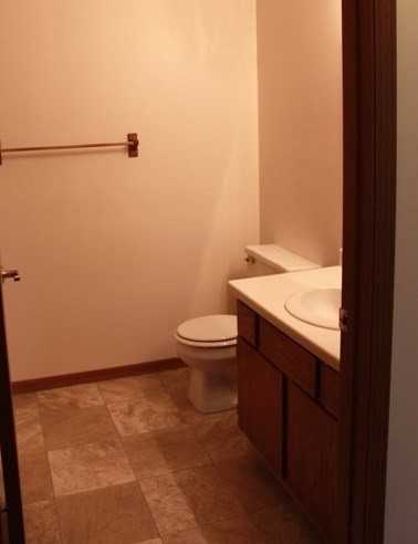 219-227 Seippel Blvd - Photo 4 of 10