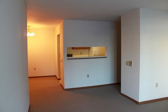 219-227 Seippel Blvd - Photo 7 of 10