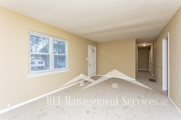 506 Vardar Ln - Photo 3 of 11