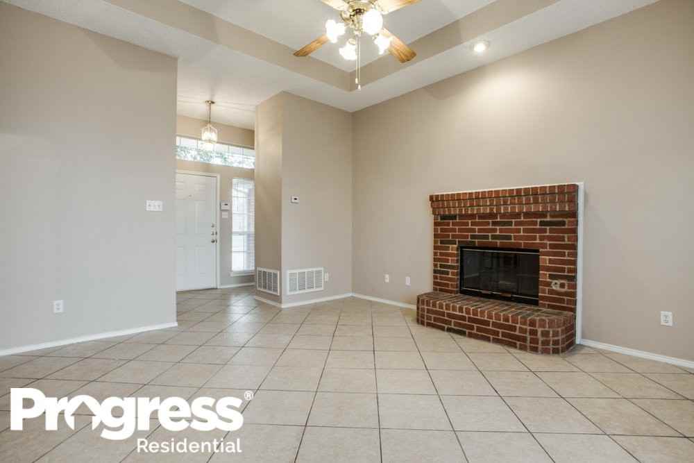 1806 Dartbrook Dr - Photo 2 of 10