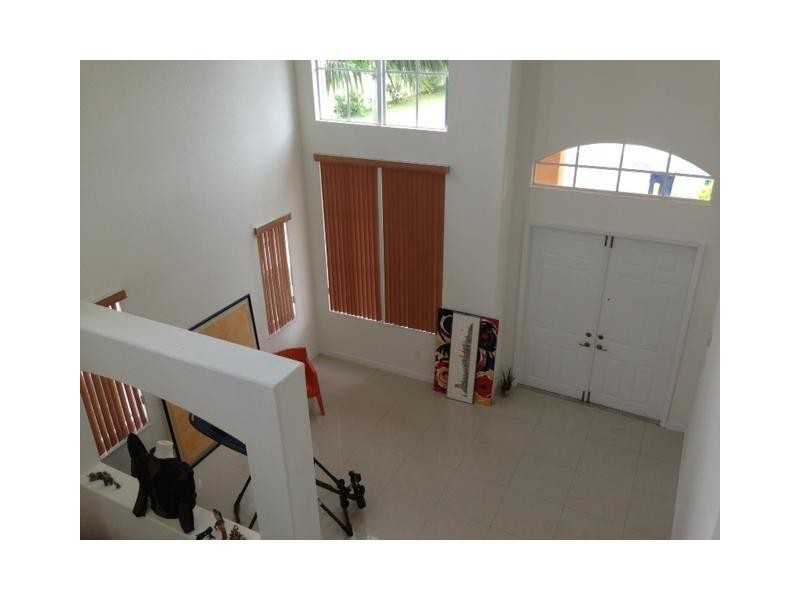 15375 Southwest 93rd Street - Photo 3 of 7