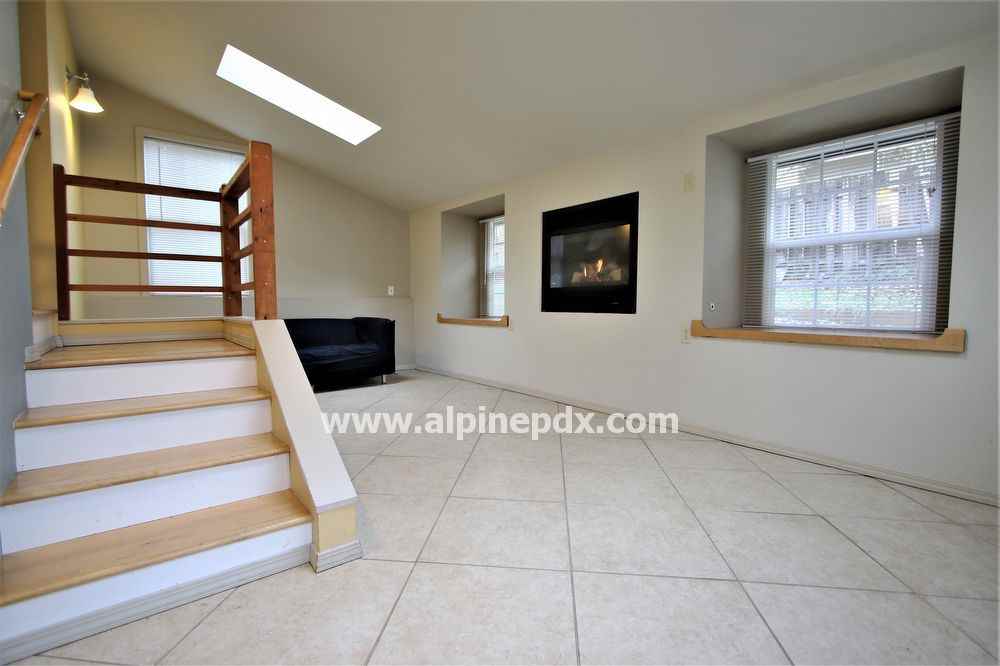 12391 SW Millview Ct - Photo 2 of 9