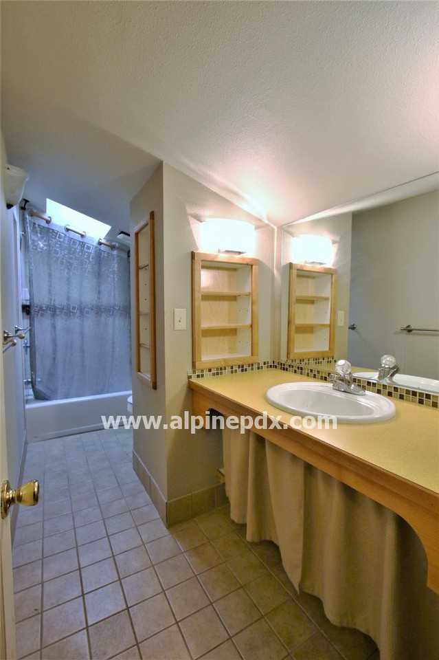 12391 SW Millview Ct - Photo 3 of 9