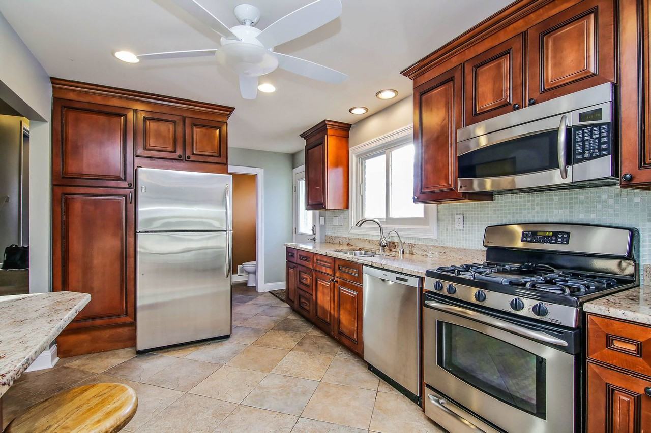 650 Pine St - Photo 3 of 11