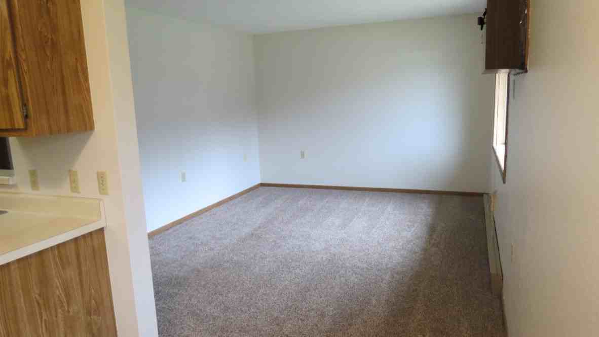 303 Redwood Street Southwest - Photo 2 of 6