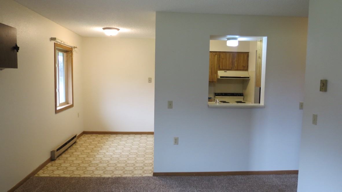 303 Redwood Street Southwest - Photo 3 of 6