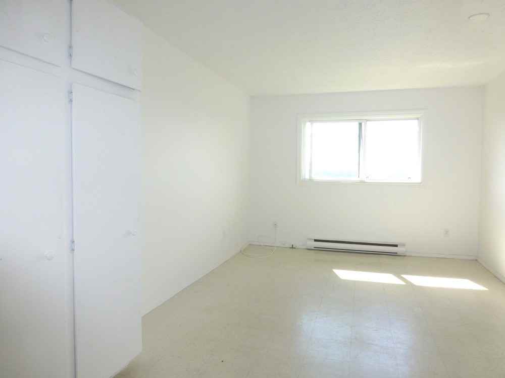 305 13e Avenue N - Photo 2 of 16