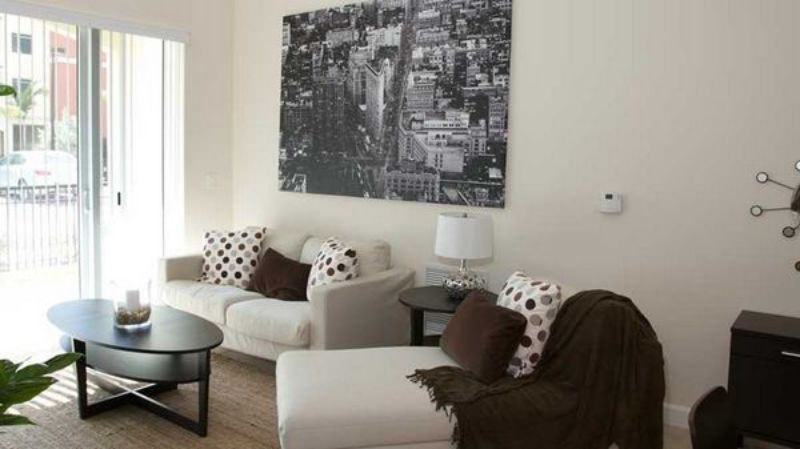 8111 Nw 53rd St - Photo 5 of 8