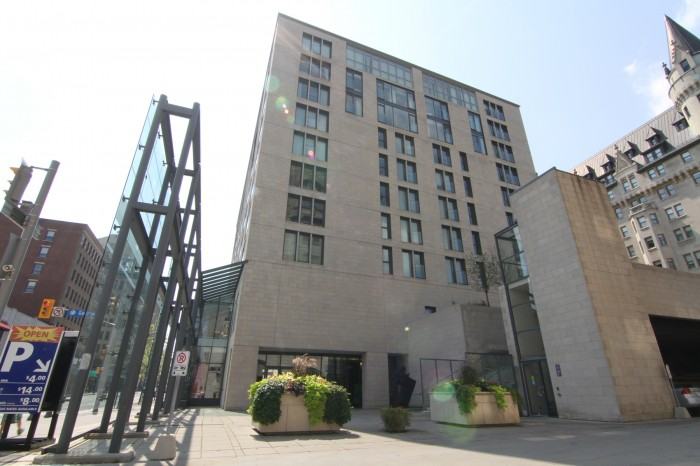 700 Sussex Drive - Photo 2 of 3