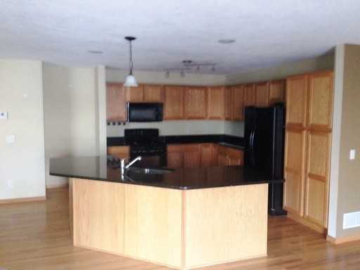 7052 S Park Dr - Photo 2 of 6