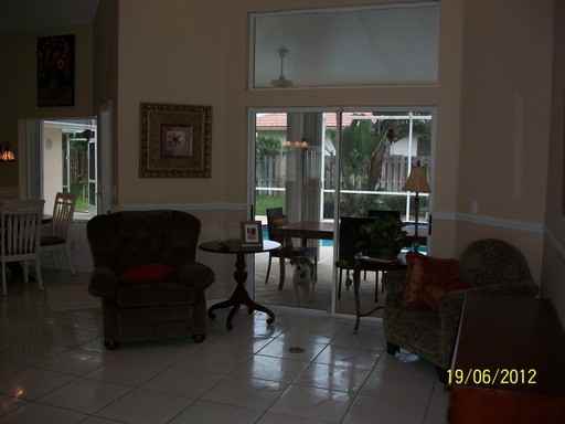 1735 Canterbury Dr - Photo 2 of 14