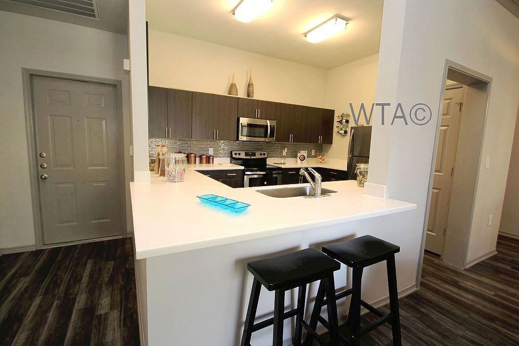 12100 METRIC BLVD - Photo 2 of 20