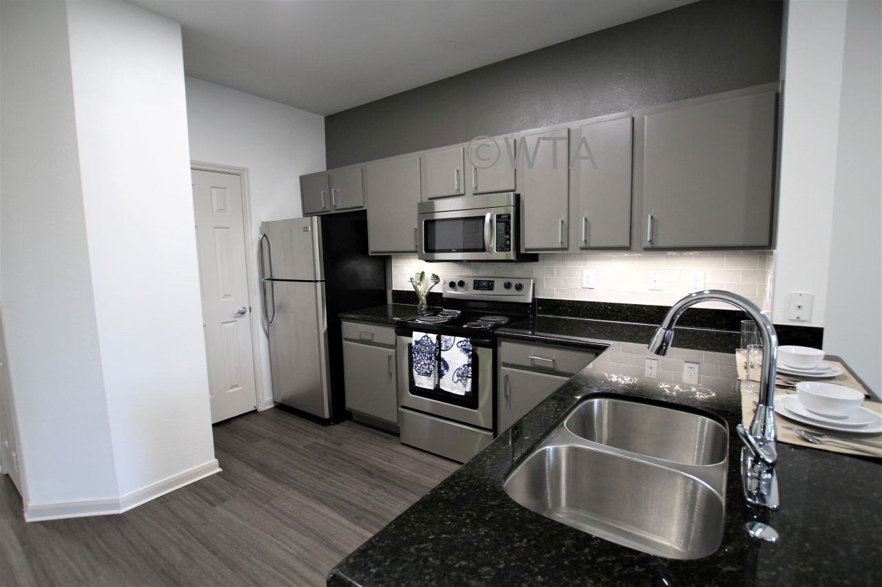 1007 SOUTH CONGRESS - Photo 2 of 20