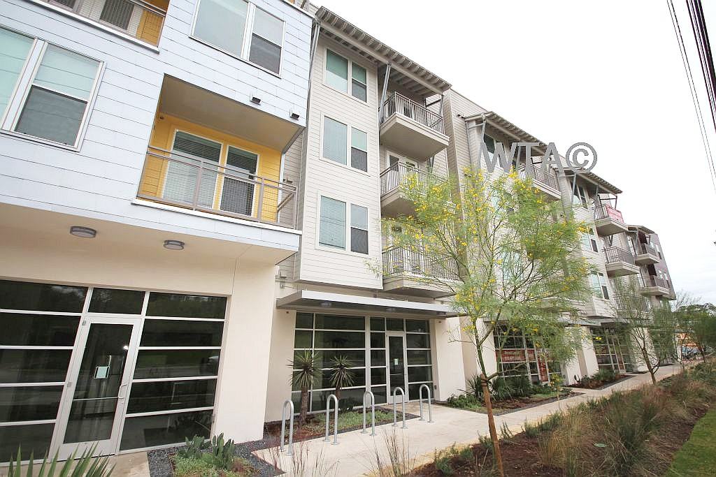 2025 EAST 7th ST - Photo 2 of 20