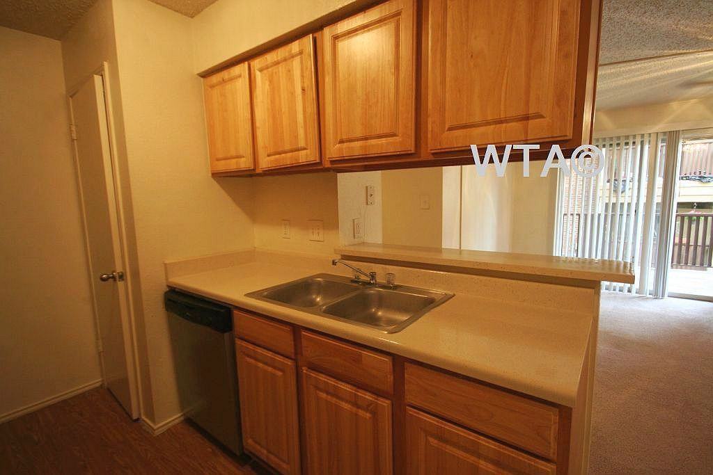 3200 S 1st St - Photo 3 of 23