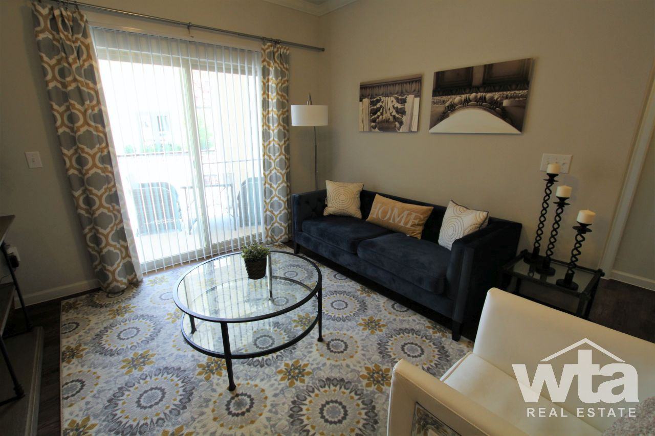 1701 OAK HILL LN - Photo 3 of 23