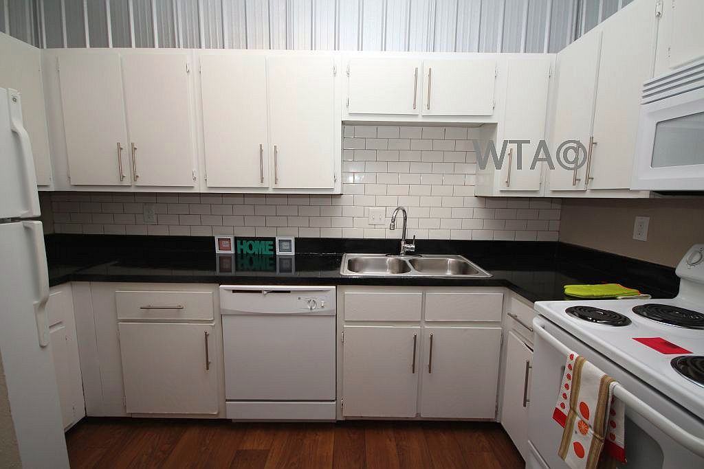 1005 W STASSNEY LN - Photo 2 of 21