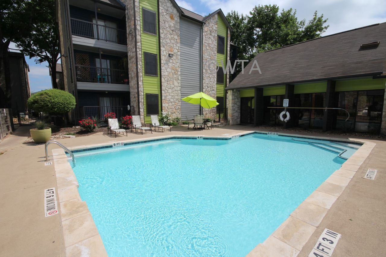 8912 N LAMAR BLVD - Photo 2 of 20