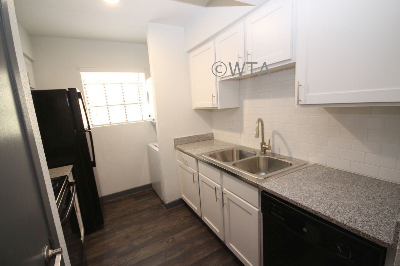 8912 N LAMAR BLVD - Photo 3 of 20