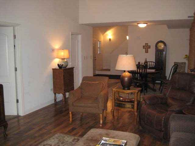 530 Hawk Trail - Photo 3 of 19