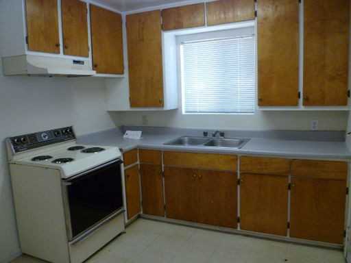 2718 Akard Ave - Photo 2 of 6