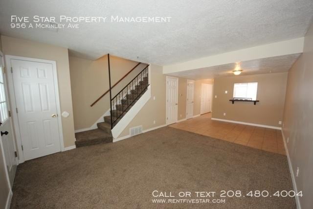 956 McKinley Ave - Photo 2 of 11