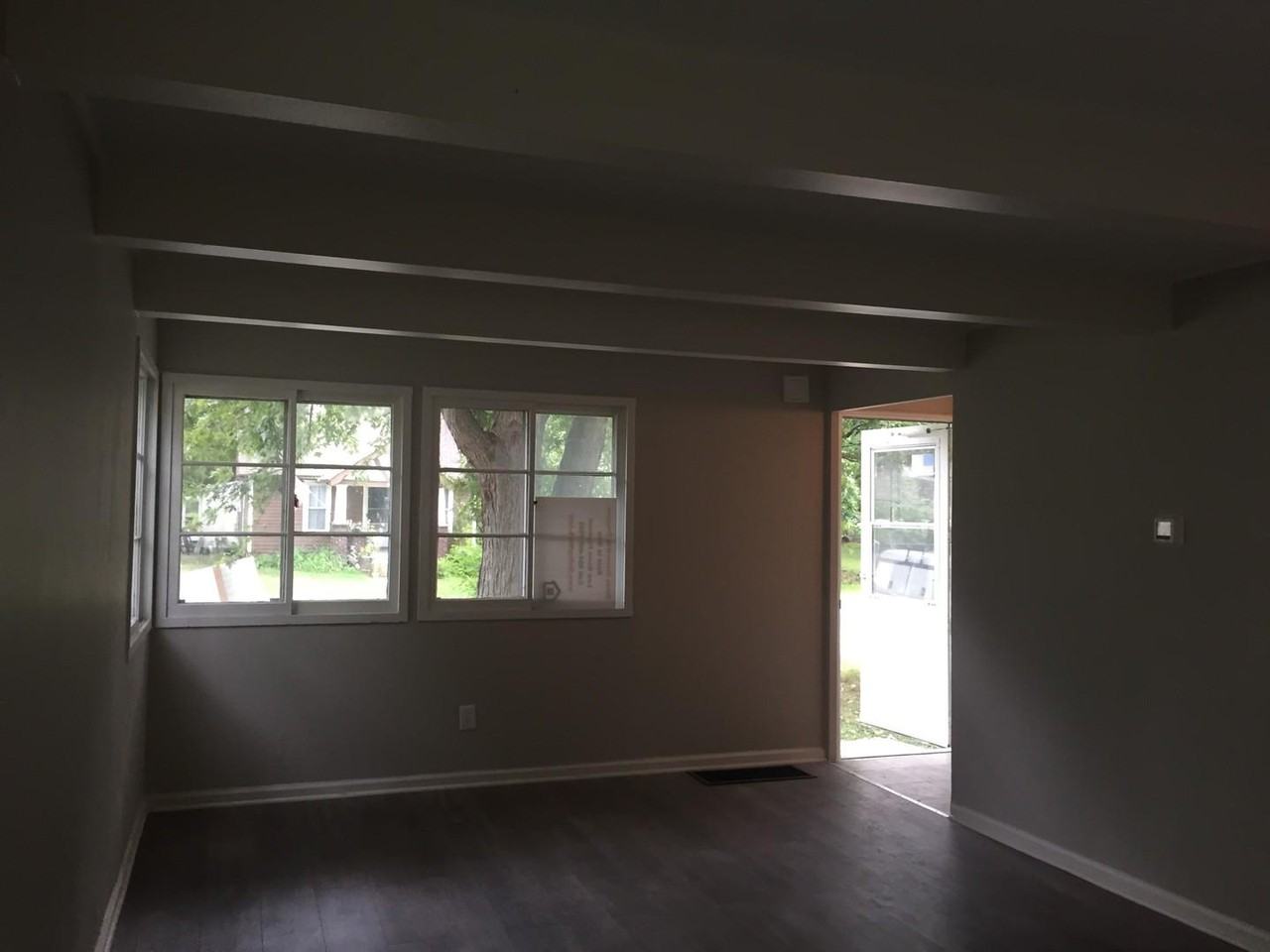 609 Spruce St - Photo 3 of 9